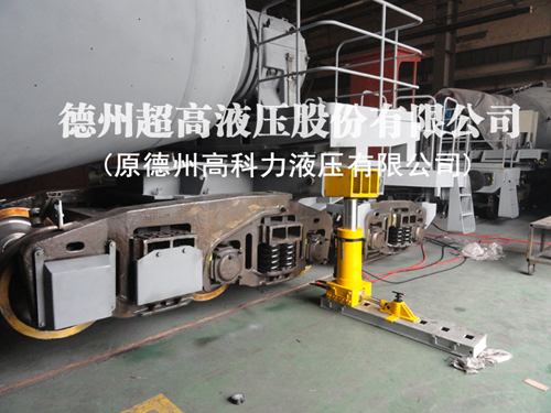 鋼廠鐵水車復軌器.jpg